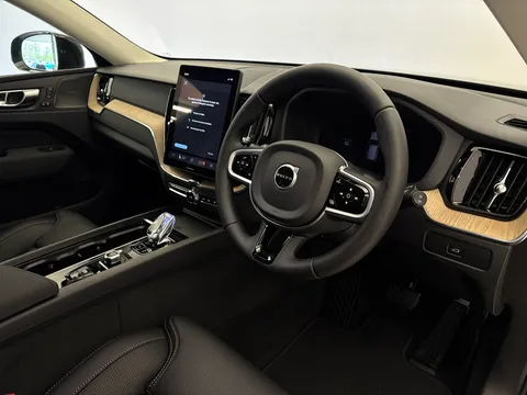 DU26YTP Volvo XC60 2.0 B5P Plus Pro Dark 5dr AWD Geartronic Thumbnail #19