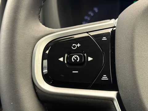 DU26YTP Volvo XC60 2.0 B5P Plus Pro Dark 5dr AWD Geartronic Thumbnail #24