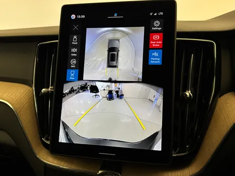 DU26YTP Volvo XC60 2.0 B5P Plus Pro Dark 5dr AWD Geartronic Thumbnail #29