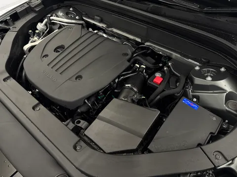 DU26YTP Volvo XC60 2.0 B5P Plus Pro Dark 5dr AWD Geartronic Thumbnail #32