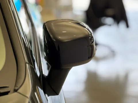 DU26YTP Volvo XC60 2.0 B5P Plus Pro Dark 5dr AWD Geartronic Thumbnail #34