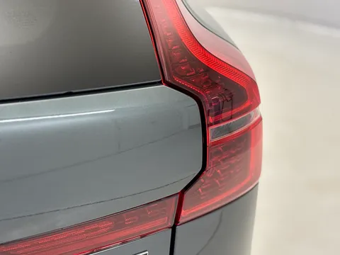 DU26YTP Volvo XC60 2.0 B5P Plus Pro Dark 5dr AWD Geartronic Thumbnail #36