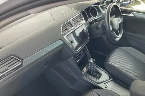 DU22EYF Volkswagen Tiguan 1.5 TSI 150 Active 5dr DSG Thumbnail #4