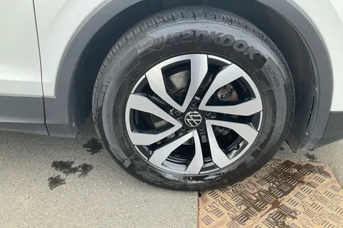 DU22EYF Volkswagen Tiguan 1.5 TSI 150 Active 5dr DSG Thumbnail #14