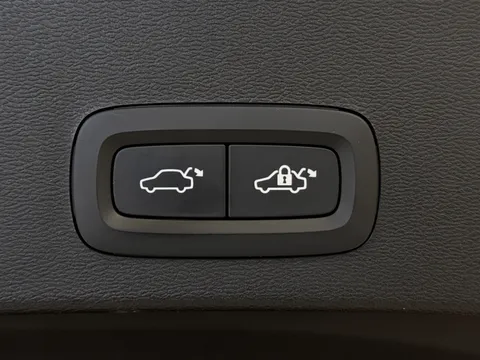 LV73OJH Volvo XC40 2.0 B4P Ultimate Dark 5dr Auto Thumbnail #12