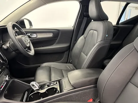LV73OJH Volvo XC40 2.0 B4P Ultimate Dark 5dr Auto Thumbnail #8