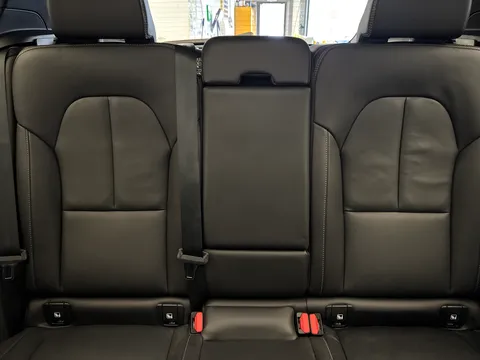 LV73OJH Volvo XC40 2.0 B4P Ultimate Dark 5dr Auto Thumbnail #16