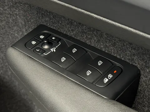LV73OJH Volvo XC40 2.0 B4P Ultimate Dark 5dr Auto Thumbnail #20