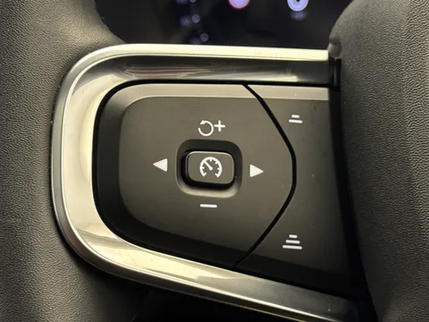 LV73OJH Volvo XC40 2.0 B4P Ultimate Dark 5dr Auto Thumbnail #24