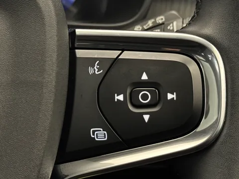 LV73OJH Volvo XC40 2.0 B4P Ultimate Dark 5dr Auto Thumbnail #25
