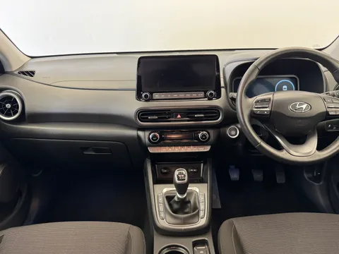 DN23OTC Hyundai Kona 1.6 GDi Hybrid Premium 5dr DCT Thumbnail #2