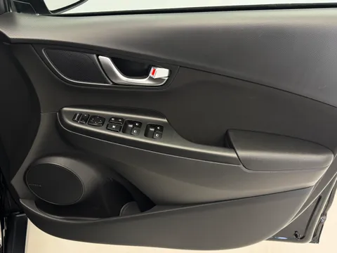 DN23OTC Hyundai Kona 1.6 GDi Hybrid Premium 5dr DCT Thumbnail #17