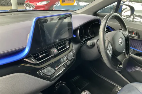 WV67ZZM Toyota C-HR 1.2T Dynamic 5dr Thumbnail #11