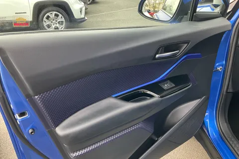 WV67ZZM Toyota C-HR 1.2T Dynamic 5dr Thumbnail #12