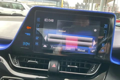 WV67ZZM Toyota C-HR 1.2T Dynamic 5dr Thumbnail #15