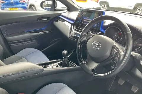 WV67ZZM Toyota C-HR 1.2T Dynamic 5dr Thumbnail #18