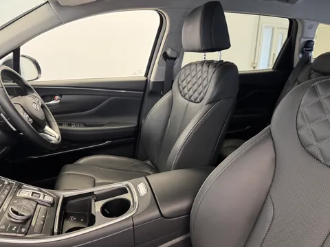 18 of 43 for Hyundai Santa Fe 1.6 TGDi Plug-in Hybrid Premium 5dr 4WD Auto