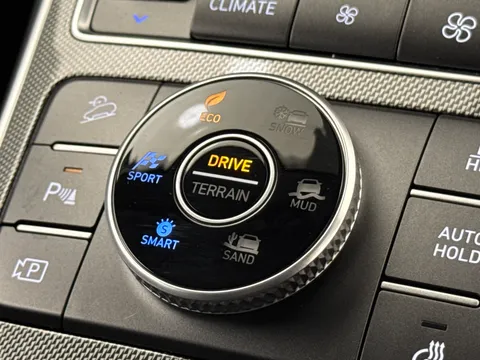 33 of 43 for Hyundai Santa Fe 1.6 TGDi Plug-in Hybrid Premium 5dr 4WD Auto