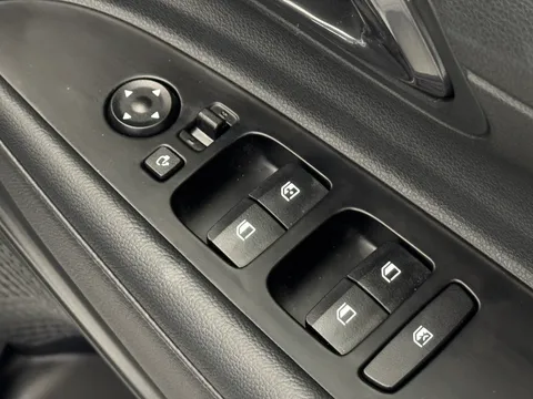 EA25YRT Hyundai i20 1.0T GDi Premium 5dr DCT Thumbnail #18