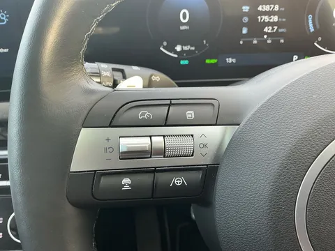 DY74BYX Hyundai Tucson 1.6T Hybrid Ultimate 5dr Auto Thumbnail #26