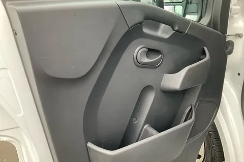 HN23JUJ Renault Master LM35dCi 135 Business+ Medium Roof Van Thumbnail #4