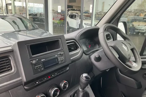 HN23JUJ Renault Master LM35dCi 135 Business+ Medium Roof Van Thumbnail #11