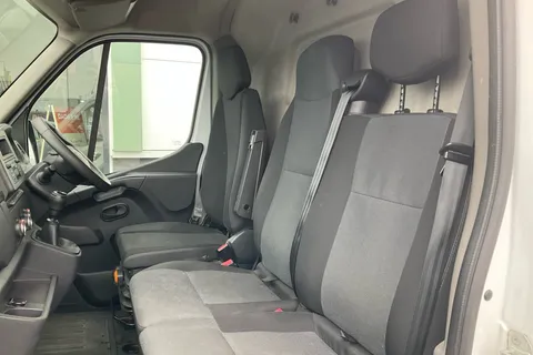 HN23JUJ Renault Master LM35dCi 135 Business+ Medium Roof Van Thumbnail #13