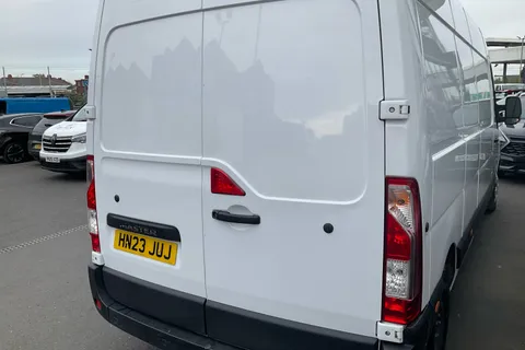 HN23JUJ Renault Master LM35dCi 135 Business+ Medium Roof Van Thumbnail #20