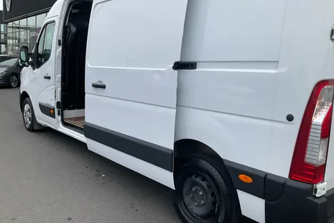HN23JUJ Renault Master LM35dCi 135 Business+ Medium Roof Van Thumbnail #22