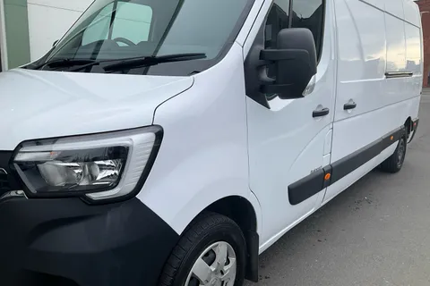 HN23JUJ Renault Master LM35dCi 135 Business+ Medium Roof Van Thumbnail #24