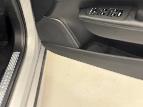 DT25LCX Volvo V90 2.0 T6 [350] PHEV Plus Dark 5dr AWD Auto Thumbnail #17
