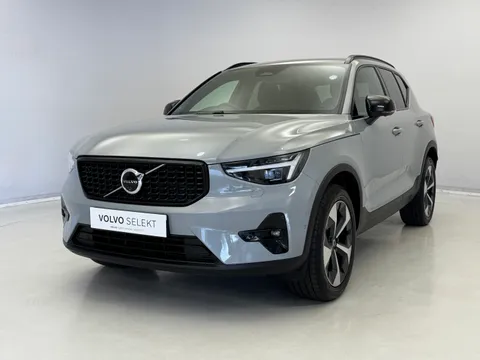 DN73TXB Volvo XC40 2.0 B4P Ultimate Dark 5dr Auto Thumbnail #3