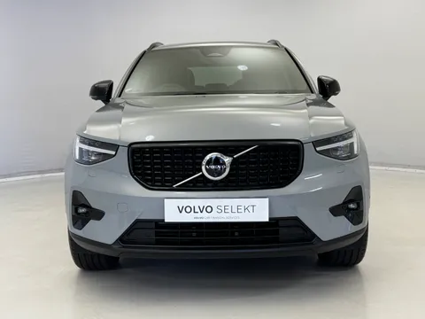 DN73TXB Volvo XC40 2.0 B4P Ultimate Dark 5dr Auto Thumbnail #4