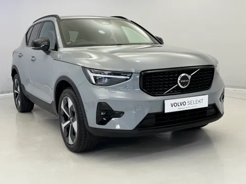 DN73TXB Volvo XC40 2.0 B4P Ultimate Dark 5dr Auto Thumbnail #1