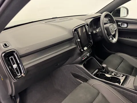 DN73TXB Volvo XC40 2.0 B4P Ultimate Dark 5dr Auto Thumbnail #11