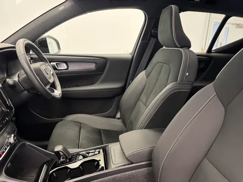 DN73TXB Volvo XC40 2.0 B4P Ultimate Dark 5dr Auto Thumbnail #9