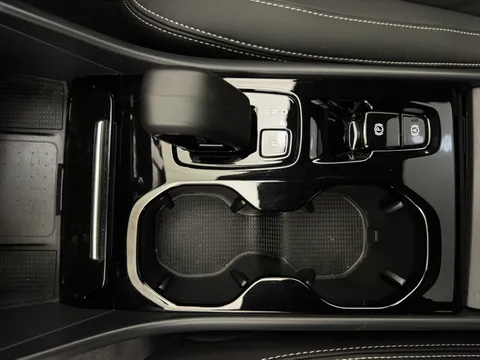 DN73TXB Volvo XC40 2.0 B4P Ultimate Dark 5dr Auto Thumbnail #15