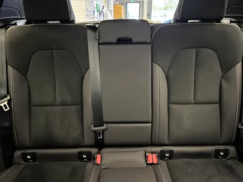 DN73TXB Volvo XC40 2.0 B4P Ultimate Dark 5dr Auto Thumbnail #14