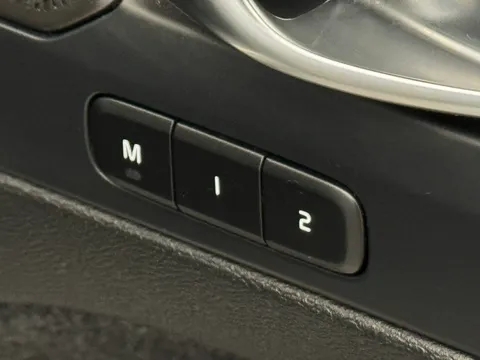 DN73TXB Volvo XC40 2.0 B4P Ultimate Dark 5dr Auto Thumbnail #19