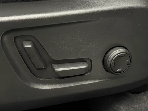 DN73TXB Volvo XC40 2.0 B4P Ultimate Dark 5dr Auto Thumbnail #20