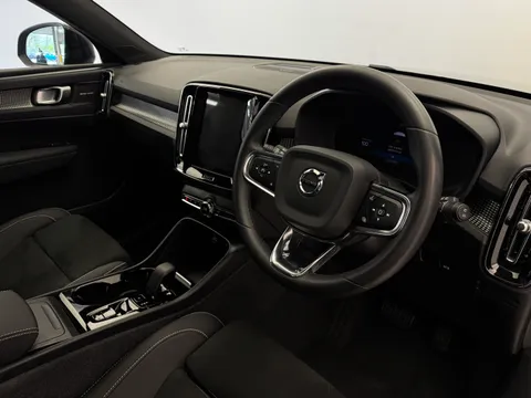 DN73TXB Volvo XC40 2.0 B4P Ultimate Dark 5dr Auto Thumbnail #21