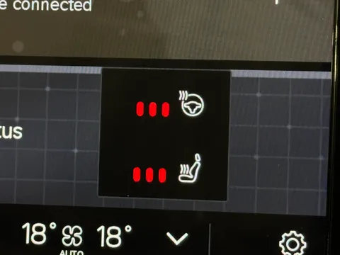 DN73TXB Volvo XC40 2.0 B4P Ultimate Dark 5dr Auto Thumbnail #28