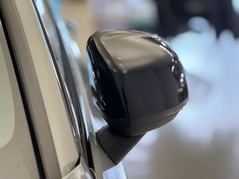 DN73TXB Volvo XC40 2.0 B4P Ultimate Dark 5dr Auto Thumbnail #32