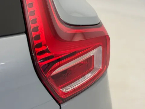 DN73TXB Volvo XC40 2.0 B4P Ultimate Dark 5dr Auto Thumbnail #34