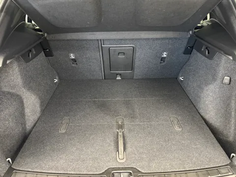 DN73TXB Volvo XC40 2.0 B4P Ultimate Dark 5dr Auto Thumbnail #35