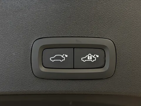 DN73TXB Volvo XC40 2.0 B4P Ultimate Dark 5dr Auto Thumbnail #36