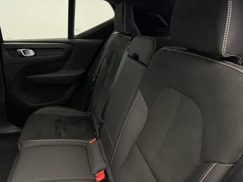 DN73TXB Volvo XC40 2.0 B4P Ultimate Dark 5dr Auto Thumbnail #13