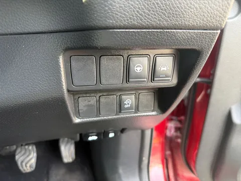 DX70YLN Nissan Qashqai 1.3 DiG-T N-Tec 5dr Thumbnail #23