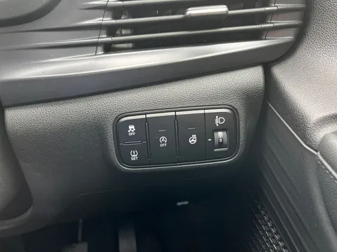 MK72NSF Hyundai i20 1.0T GDi 48V MHD Premium 5dr Thumbnail #20