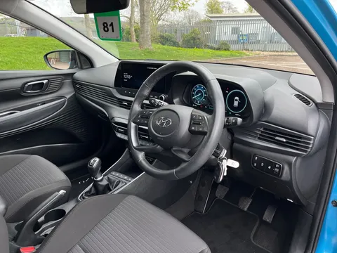 MK72NSF Hyundai i20 1.0T GDi 48V MHD Premium 5dr Thumbnail #24
